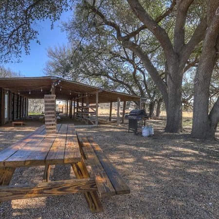 Olive St Ranch With Hottub-Grill And Party Barn Villa Fredericksburg Exterior photo